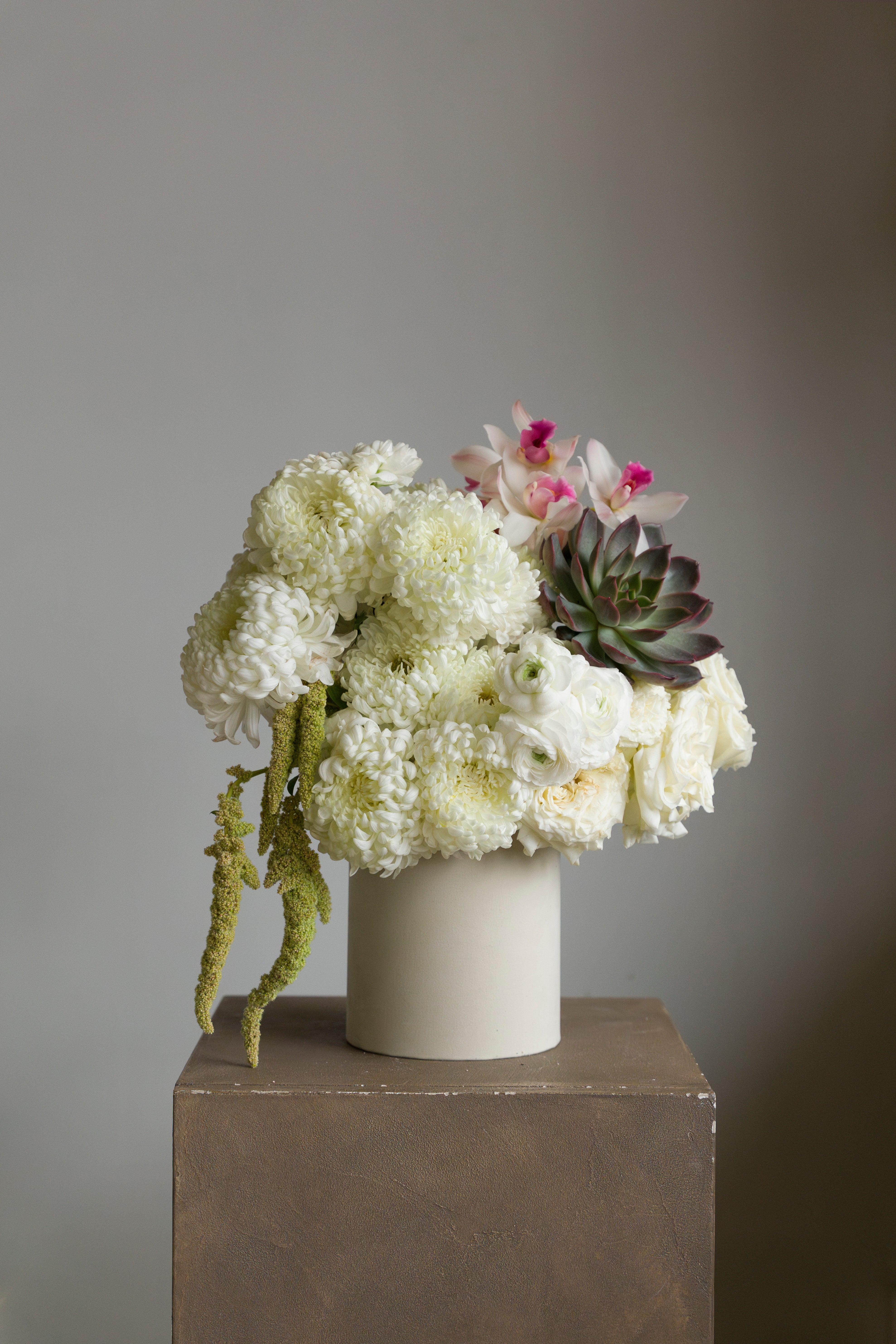 White With An Edge Aranjmanı